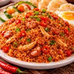 nasi goreng mercon pedas level tinggi dengan cabai rawit melimpah dan telur mata sapi