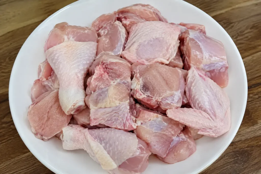 Ayam potong mentah segar siap diolah menjadi kari ayam